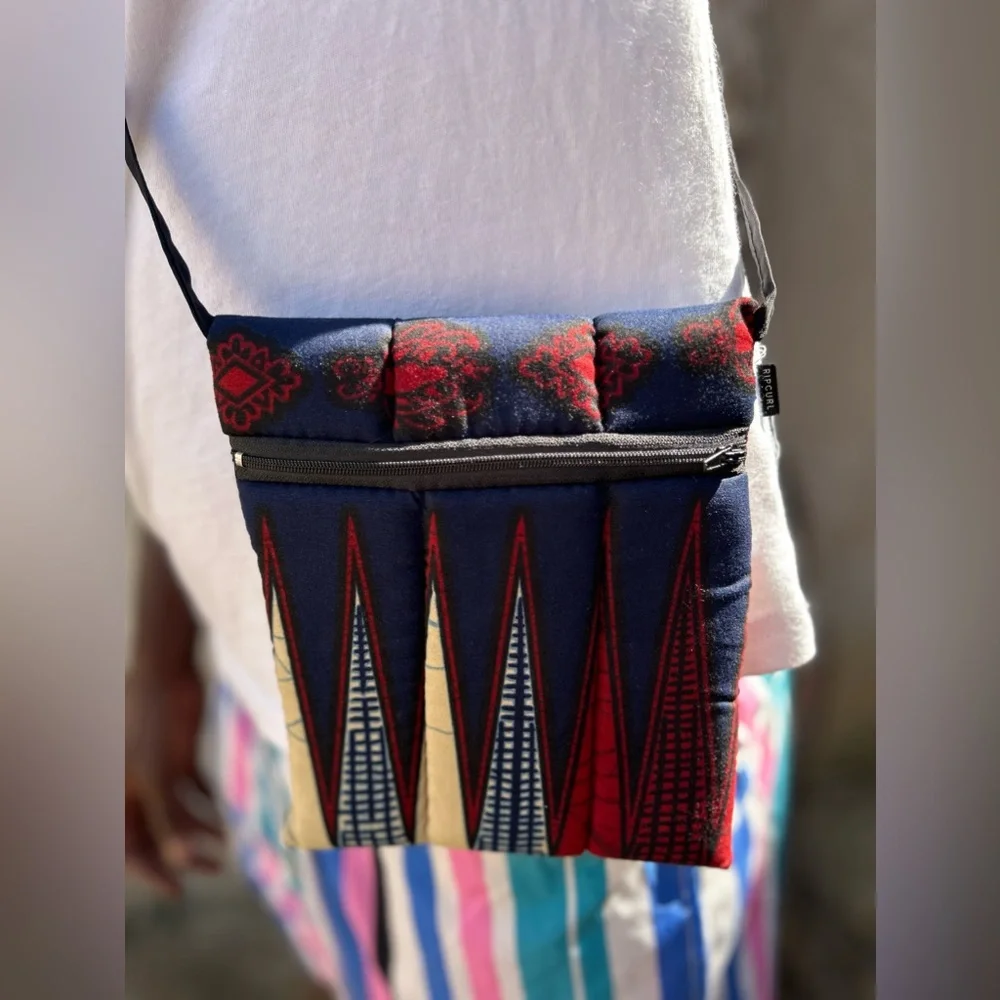 NW 💯 cotton Vlisco Fabric Crossbody Purse Sz 7”x 6”